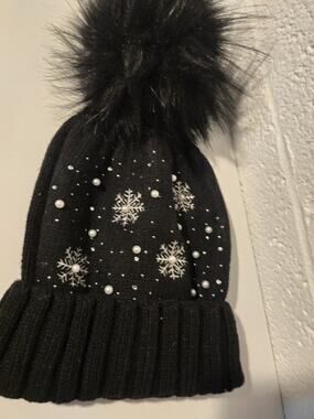 Coco-carmen Womens Winter Hat One Size Used Good Condition